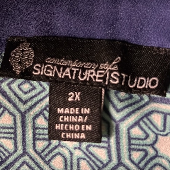 Signature Studio, Contemporary Style, Multi Colors, Notched Neckline Top, 2X - Picture 4 of 6